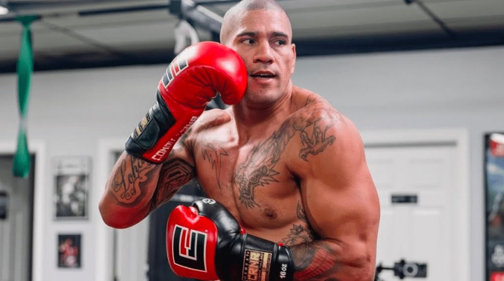 عکس جذاب الکس پریرا عکس جذاب الکس پریرا