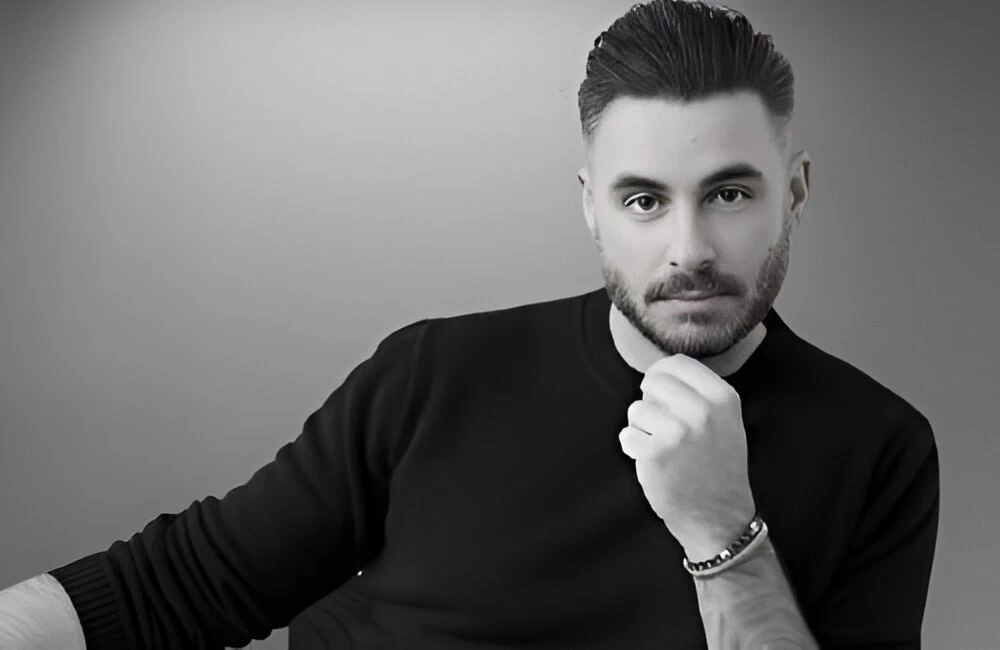 تصویر مایک امیری اسپانسر بارسلونا