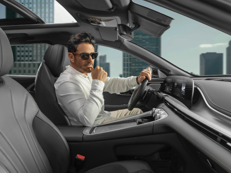 عکس محمدرضا گلزار 2025