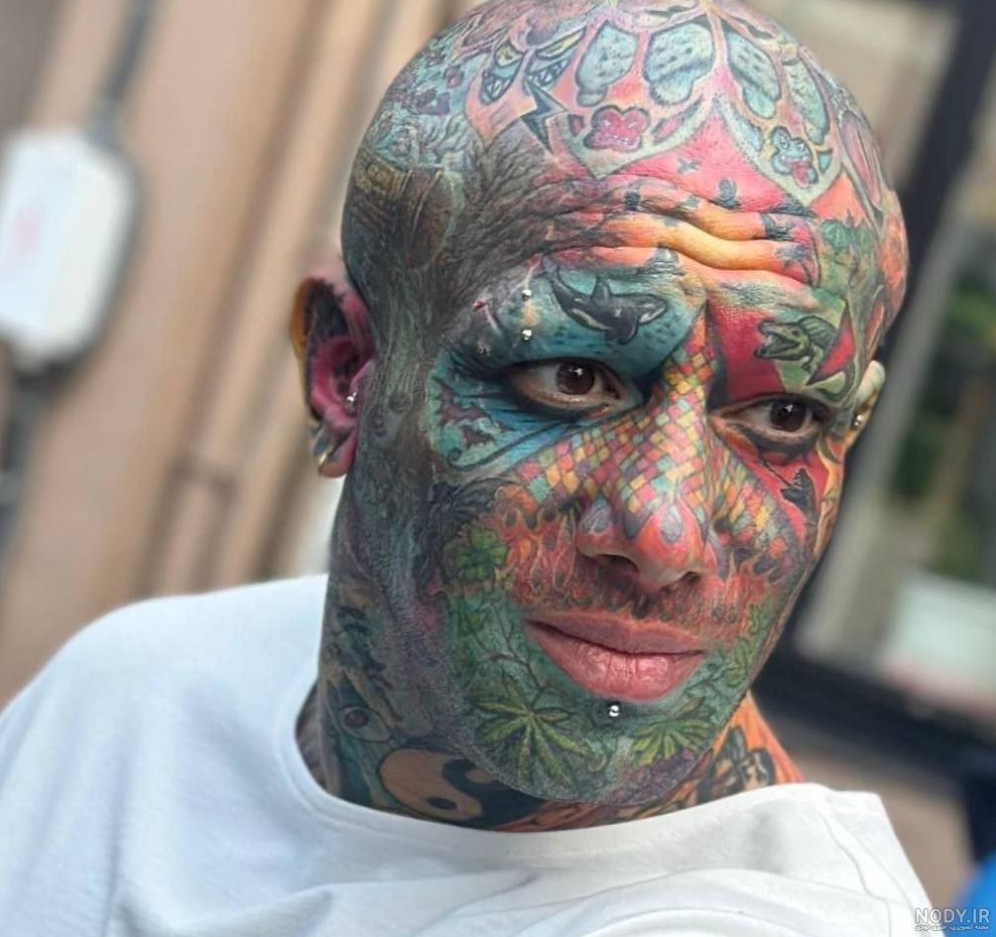 امیر تتلو در موزه صلح تهران امیر تتلو در موزه صلح تهران