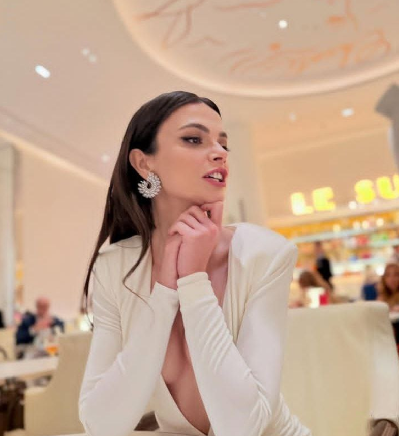 سینم اونسال به عنوان زن سال در جی‌کیو ۲۰۲۵