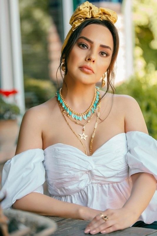 عکس ابرو گوندش بدون آرایش